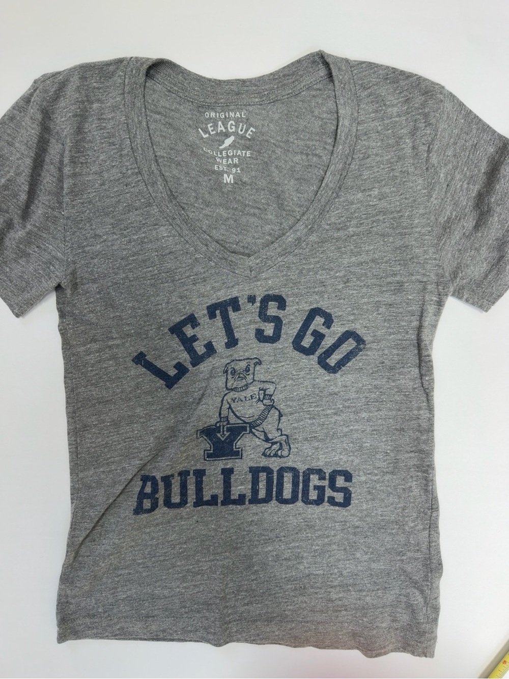 League Collegiate Wear Yale Bulldogs Deep V-Neck Graphic Tee Gray | Size Medium